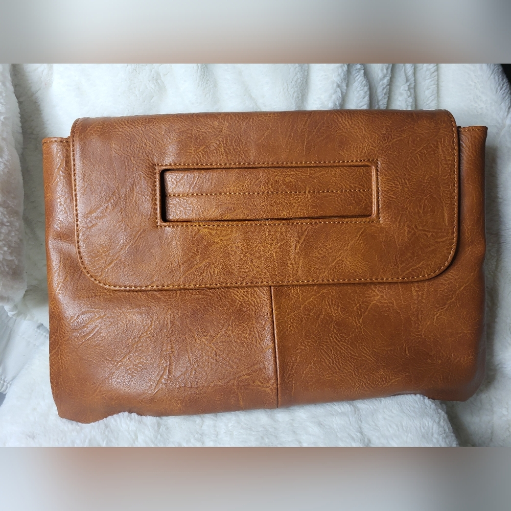 New Camel/Tan Large Cluth